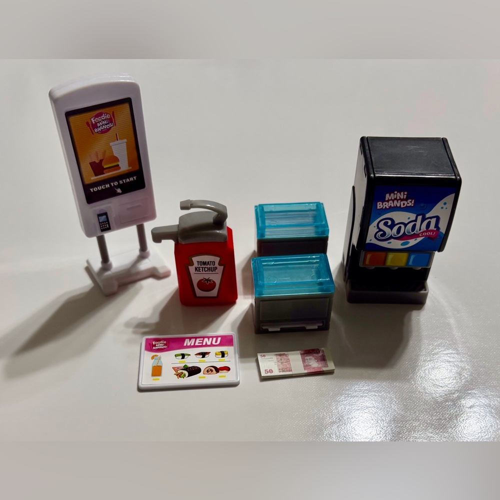 ZURU Mini Brands Restaurant Mini Toys Set